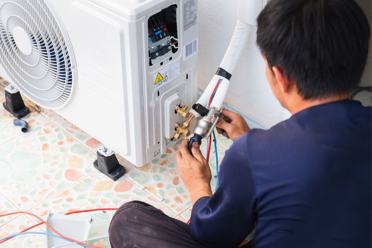Pemeriksaan unit outdoor AC